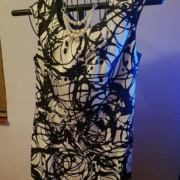 Dress - Picture 4 of 5